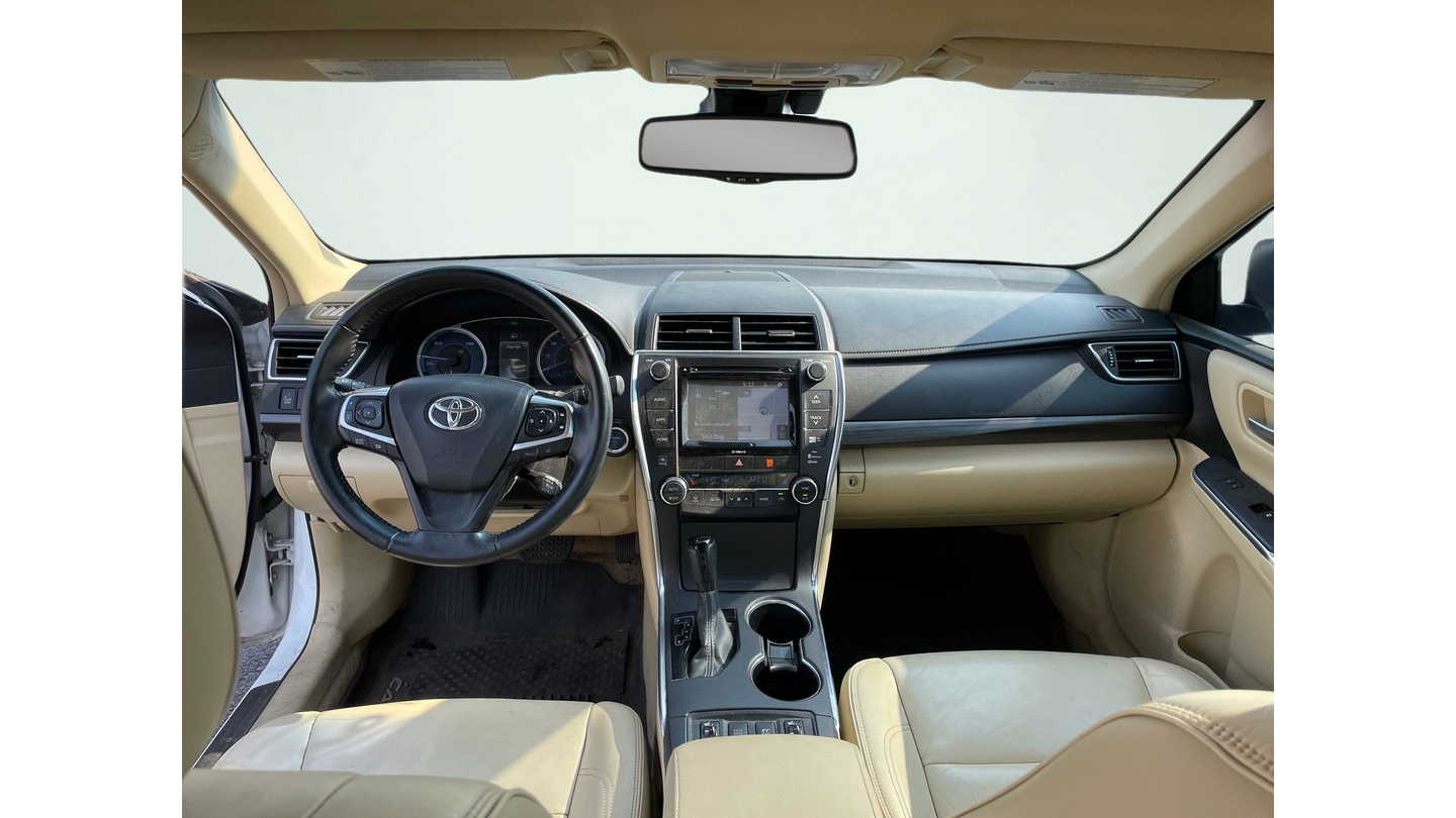 Used 2016 White Toyota XLE image 11
