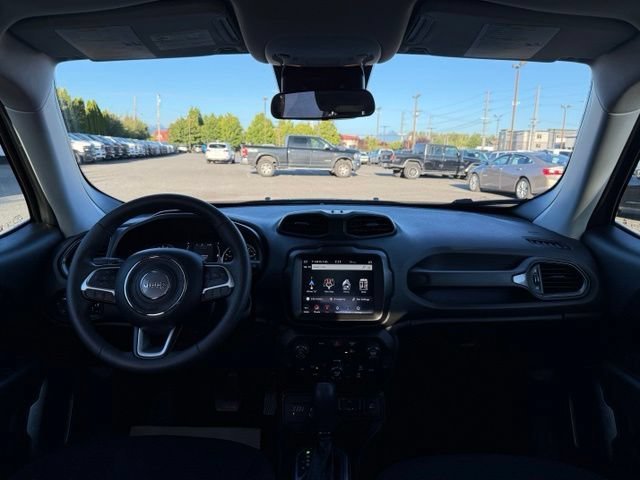 Used 2023 Graphite Gray Jeep Latitude image 19