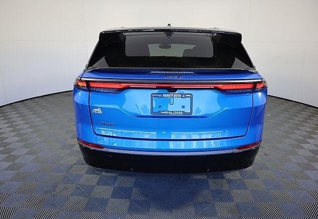 New 2025 Hydro Blue Pearl-Coat Exterior Paint Jeep Limited image 4