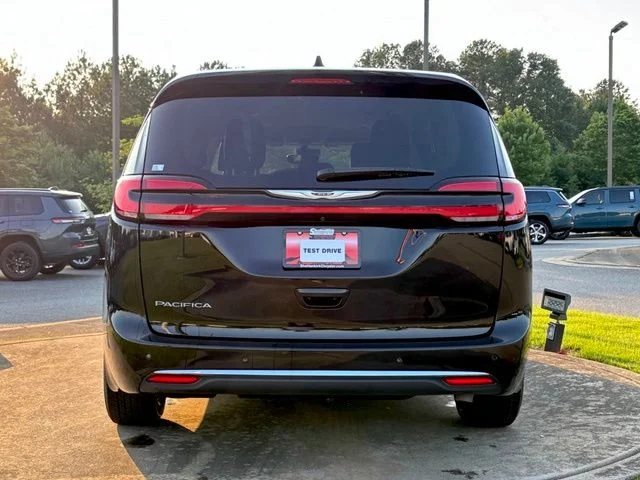 Used 2024 Black Chrysler Touring L image 6