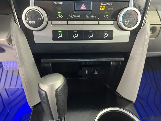 Used 2014 White Toyota LE image 21