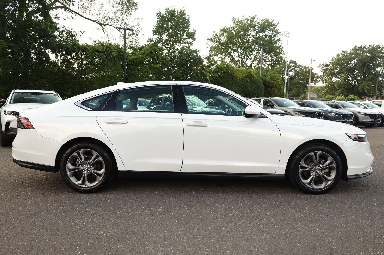 Used 2024 Platinum White Pearl Honda EX image 9