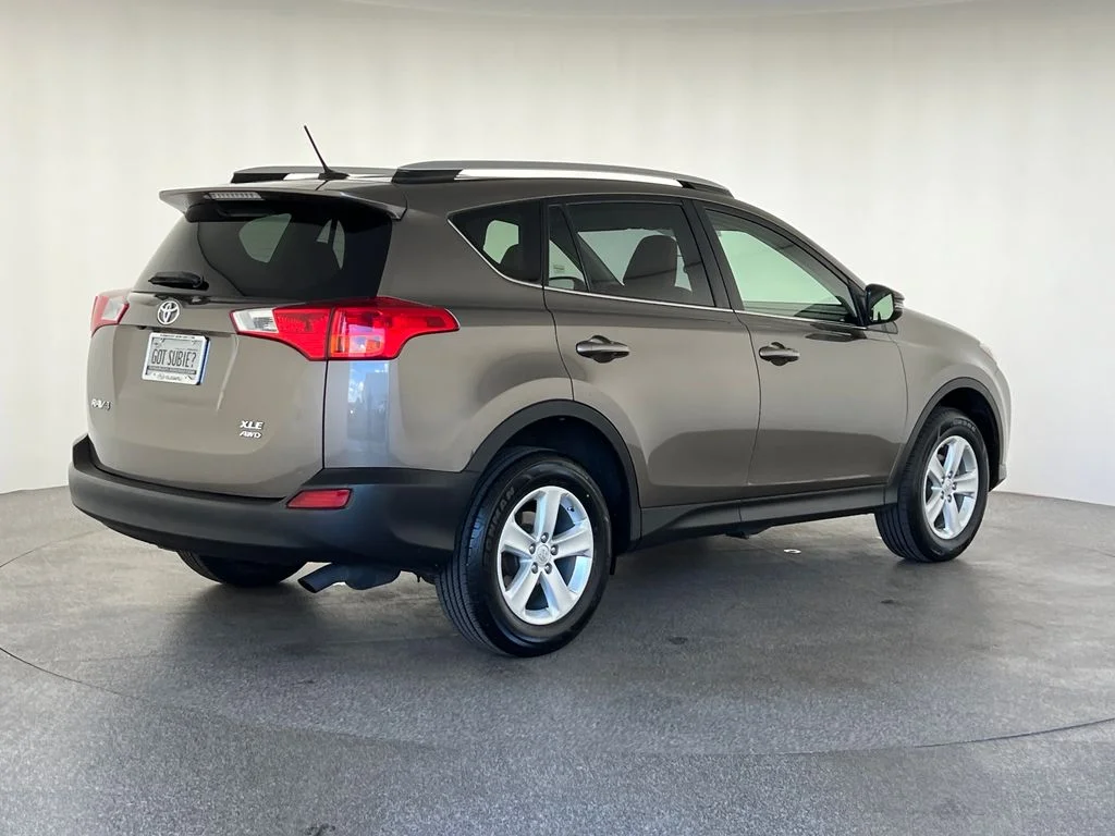 Used 2014 Brown Toyota XLE image 3