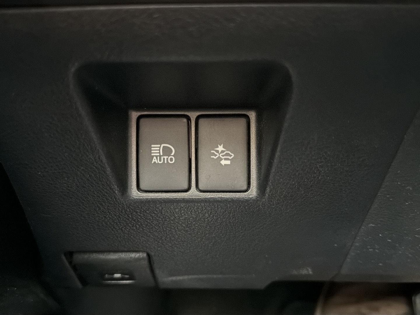 Used 2017 Super White Toyota LE image 17