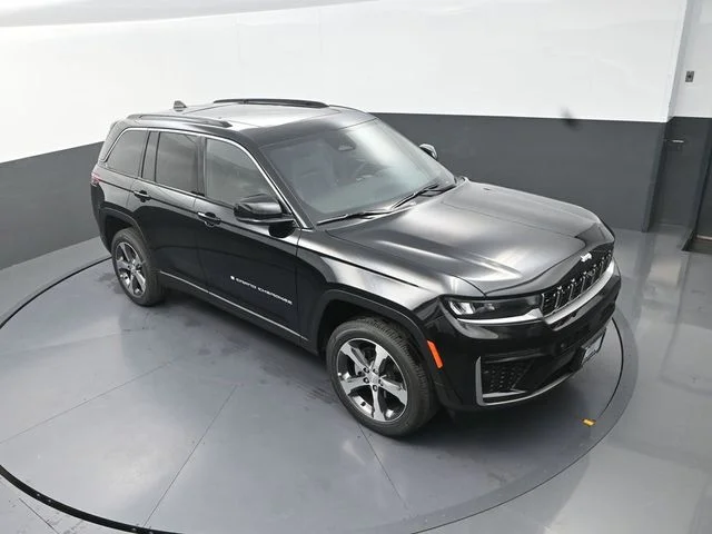 New 2026 Diamond Black Crystal Pearlcoat Jeep Limited image 11