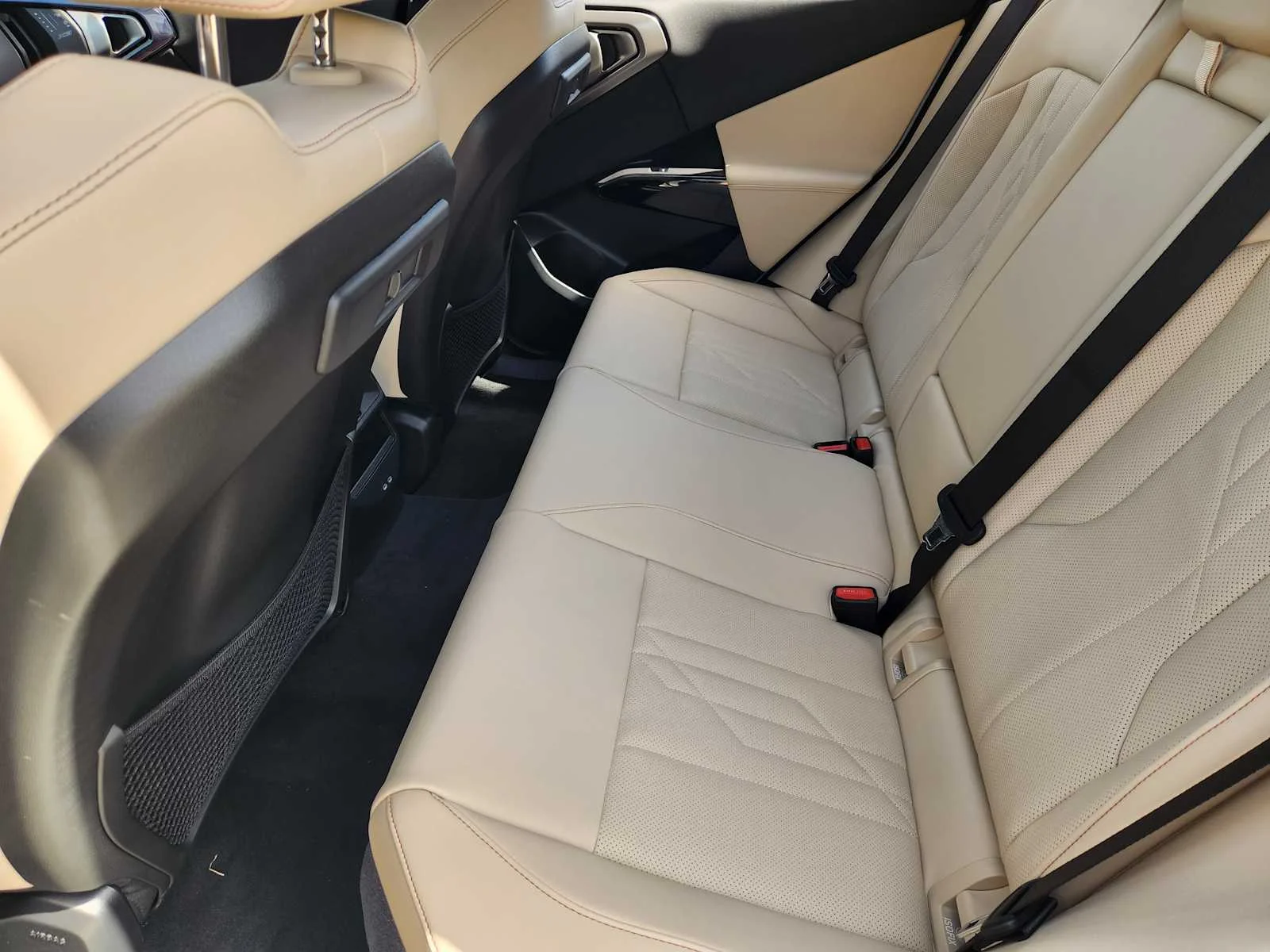 New 2026 Mineral White Metallic BMW 30 xDrive image 7