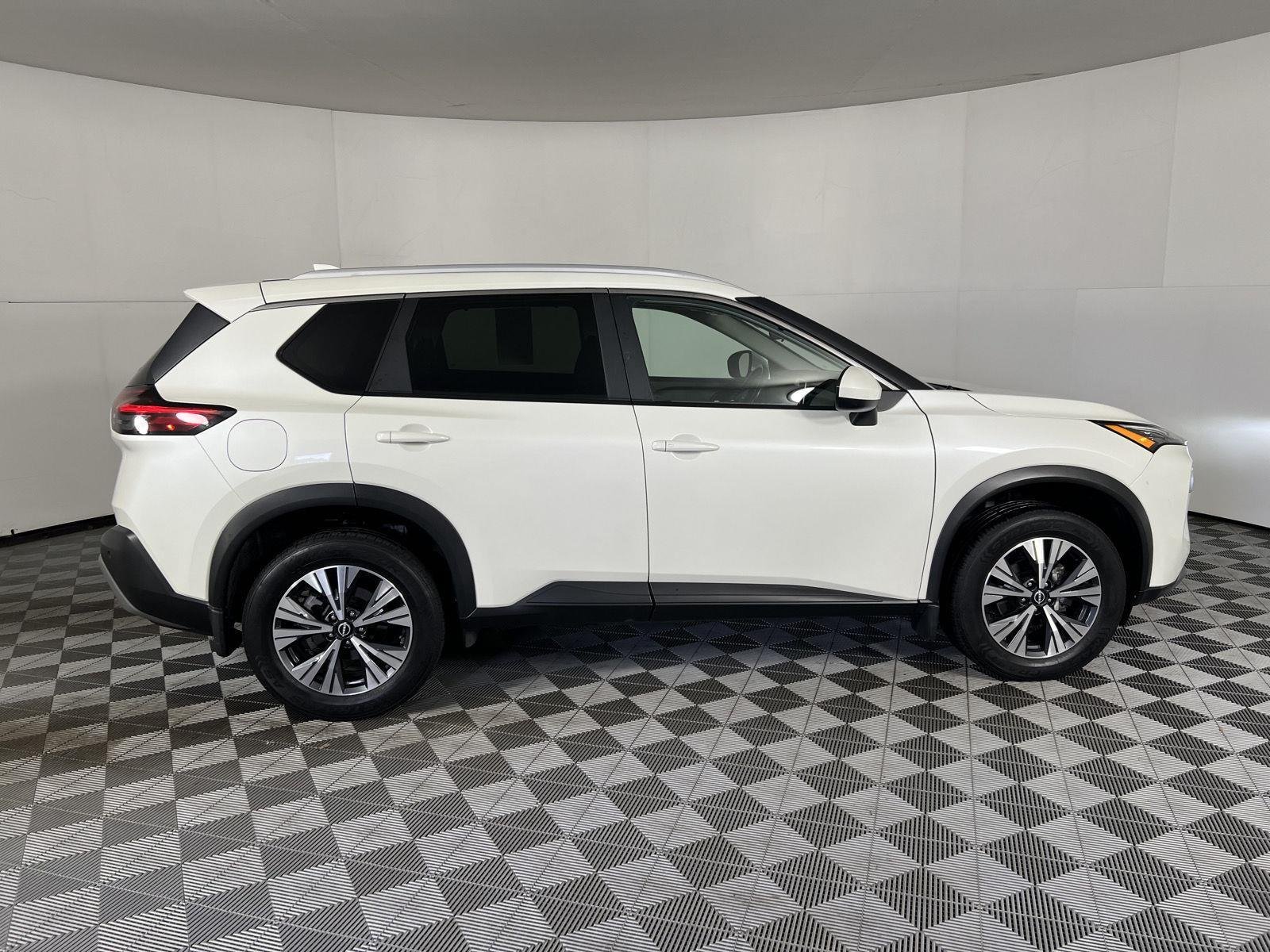 Used 2023 Pearl White Tricoat Nissan SV image 17