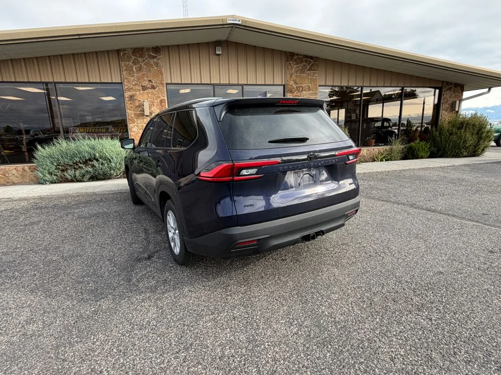 Used 2024 Blue Toyota XLE image 3