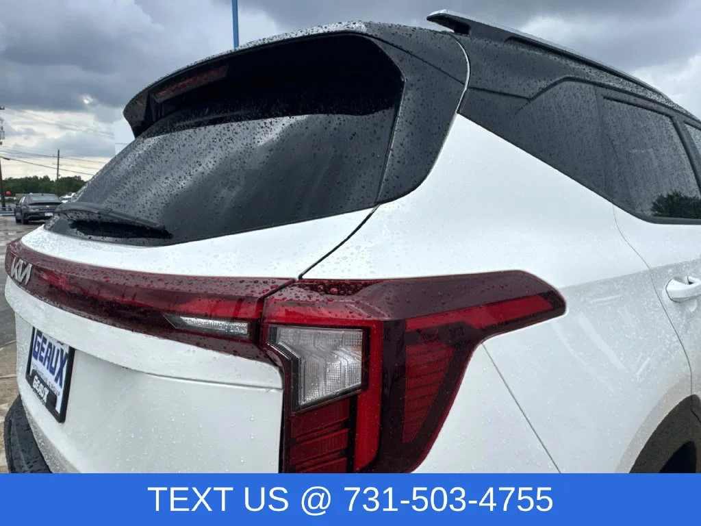 Used 2025 White Kia S image 9
