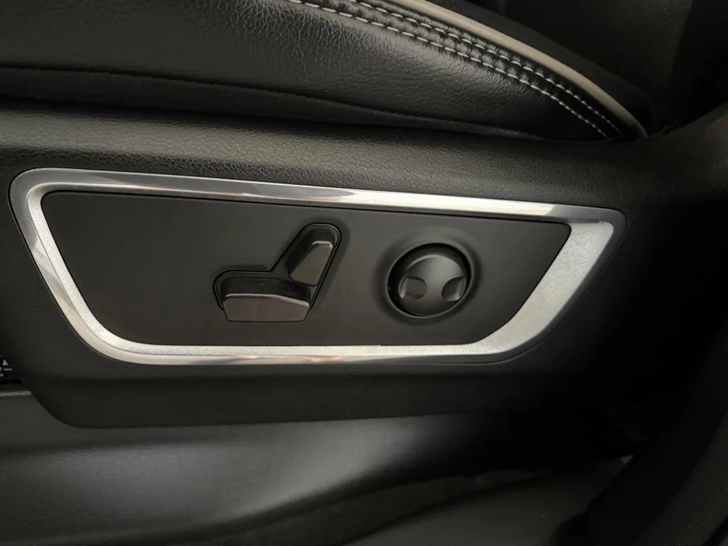 Used 2023 Black RAM Laramie image 43