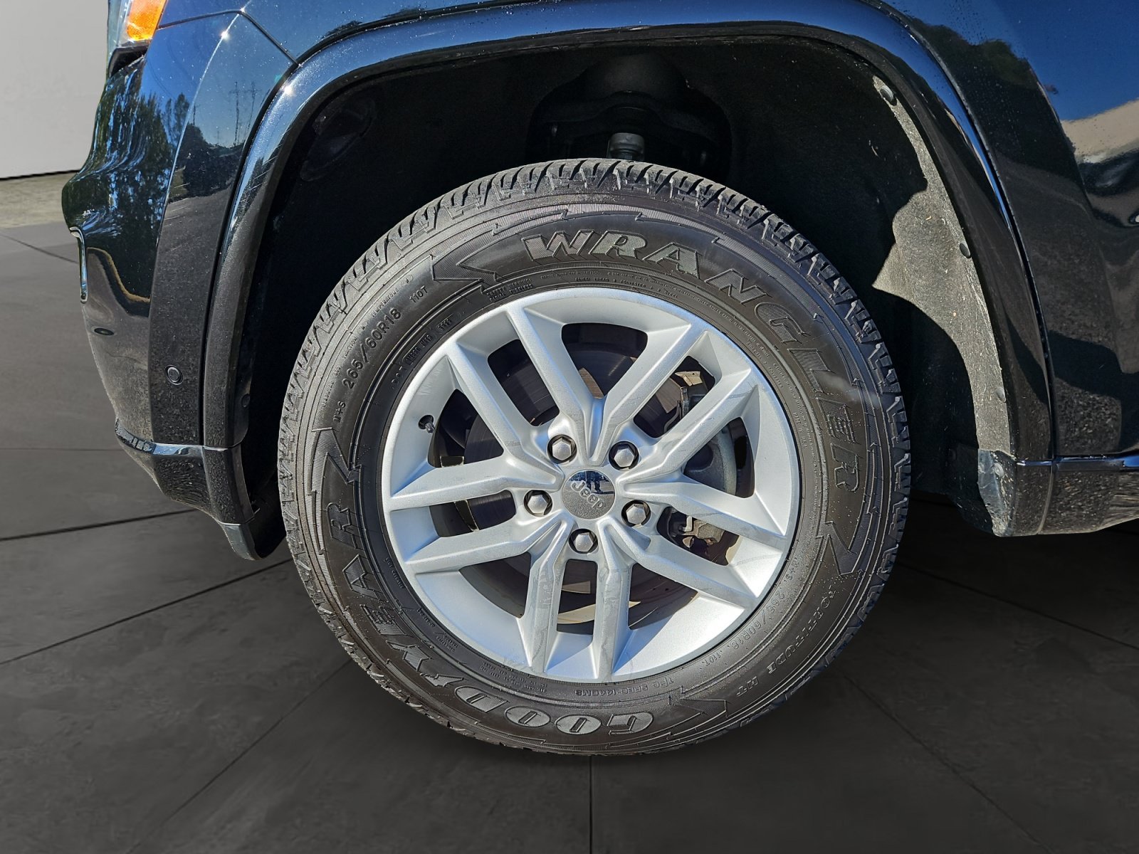 Used 2017 Black Jeep Overland image 14