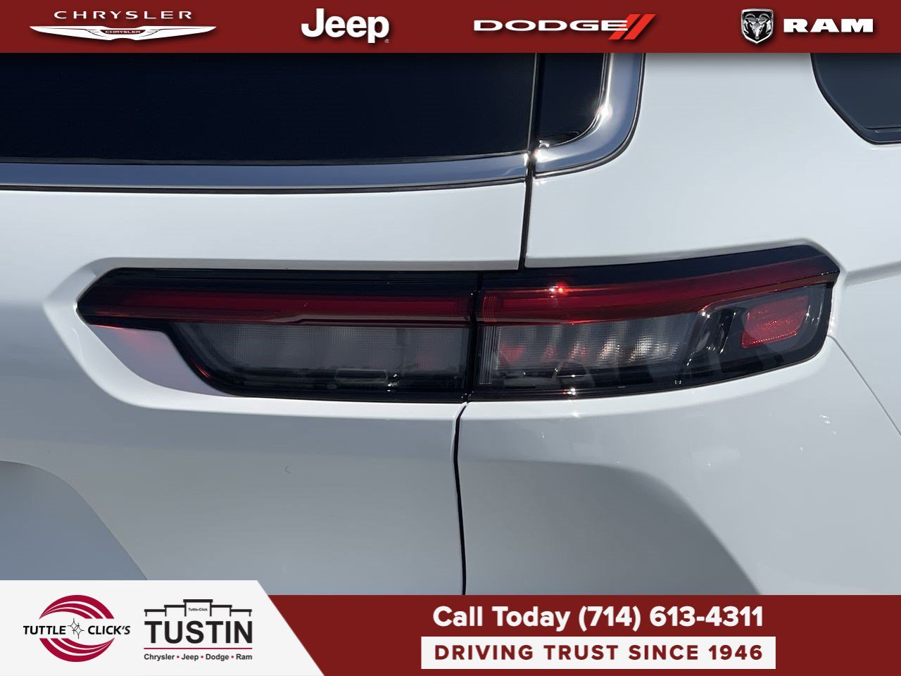 New 2026 Bright White Clear-Coat Exterior Paint Jeep Laredo X image 9