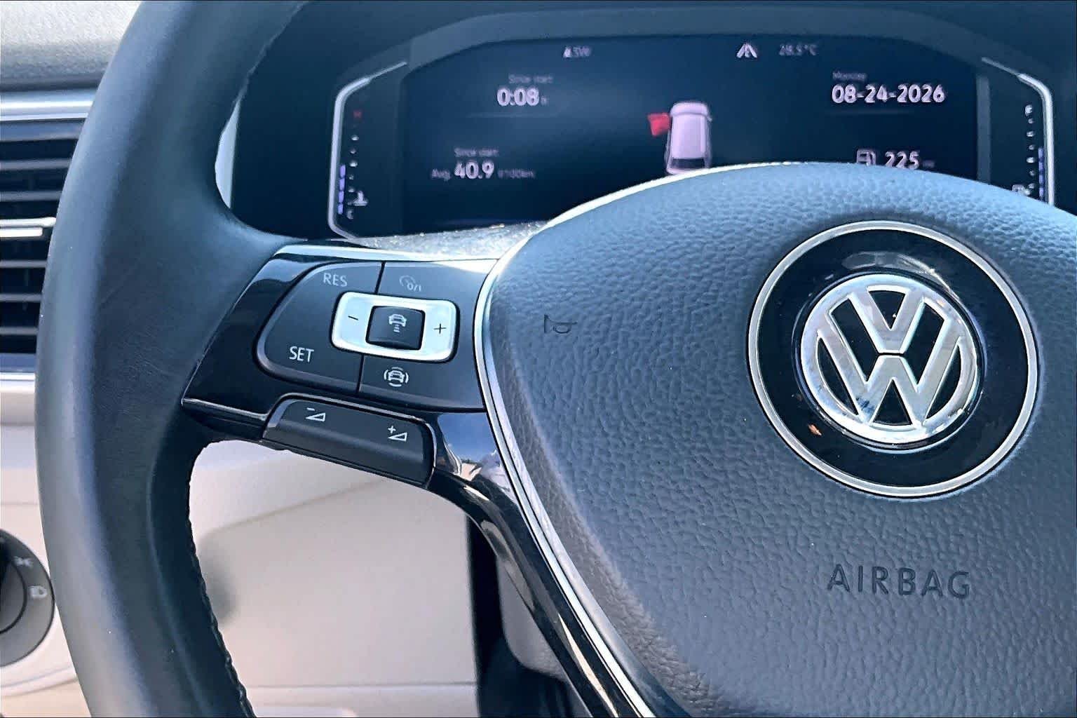 Used 2019 Pure White Volkswagen 3.6L V6 SEL image 20