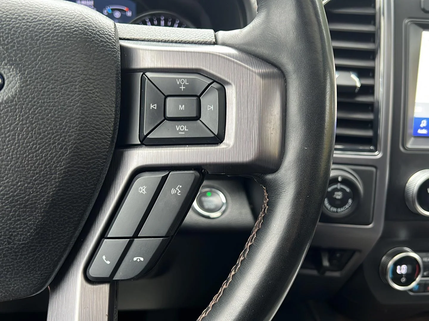 Used 2020 Magnetic Ford Platinum image 9