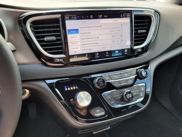 2026 Chrysler Voyager LX - Photo 18