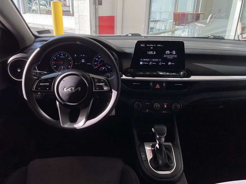 Used 2023 White Kia LXS image 29