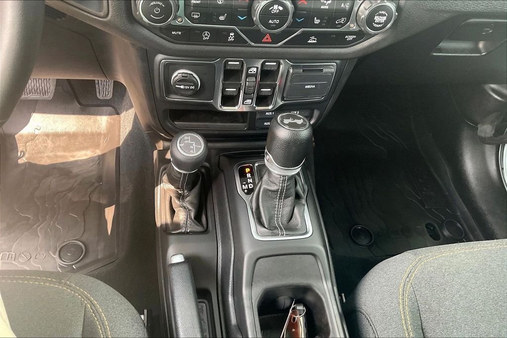 Used 2024  Jeep Sport S image 33