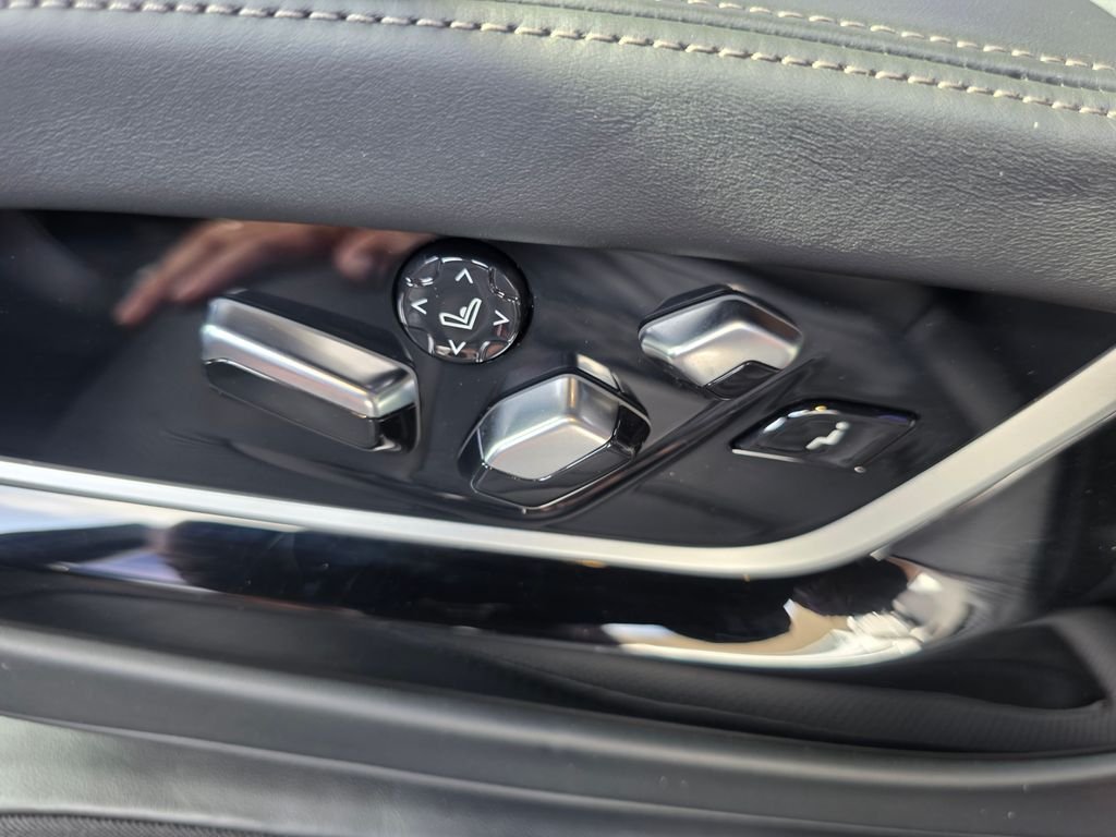 2021 BMW 7 Series M760i - Photo 17