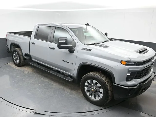 Used 2024 Gray Chevrolet Custom image 26