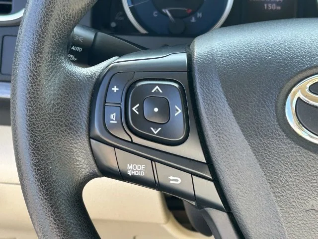 Used 2016  Toyota LE image 19