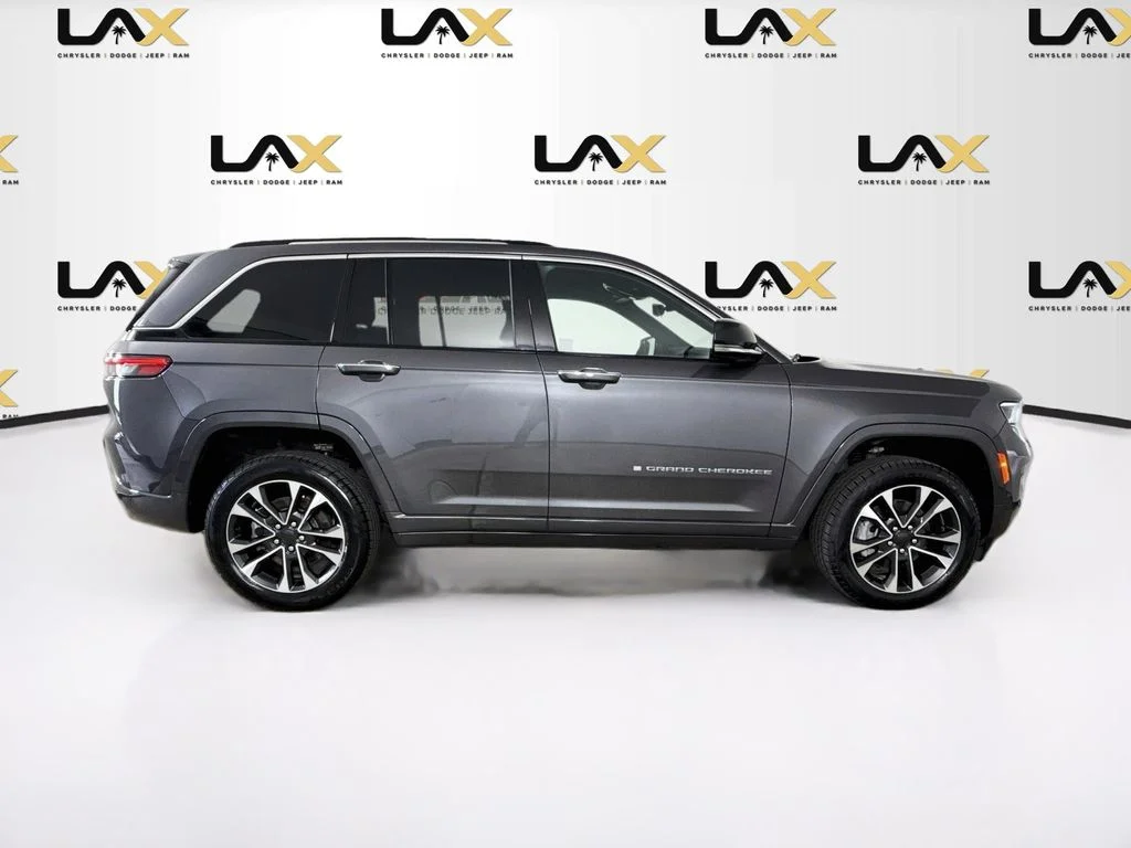 Used 2022 Gray Jeep Overland 4xe image 8