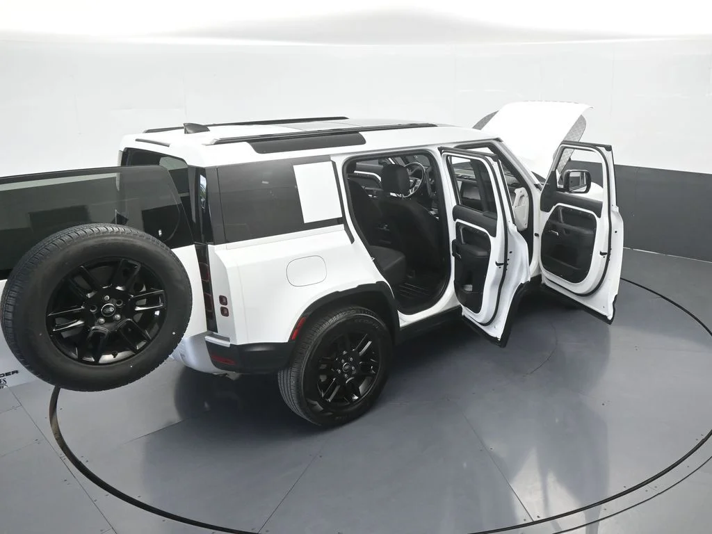 Used 2025 White Land Rover S image 85