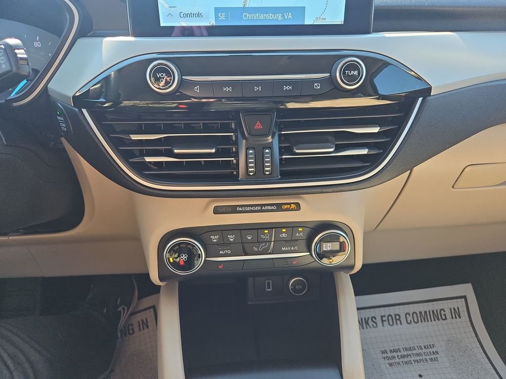 Used 2020 Magnetic Ford SE image 19