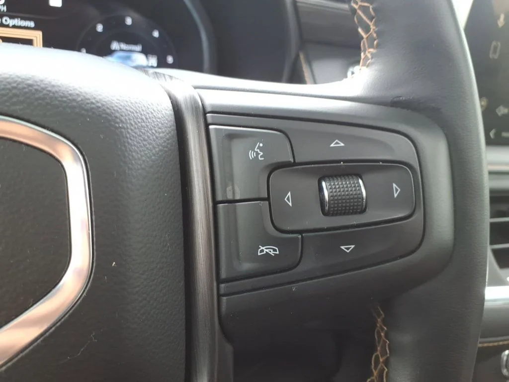Used 2023 White GMC AT4 image 32