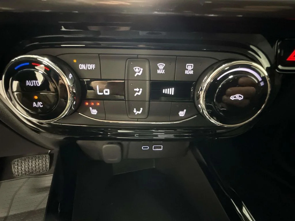New 2026 Mosaic Black Metallic Chevrolet ACTIV image 24