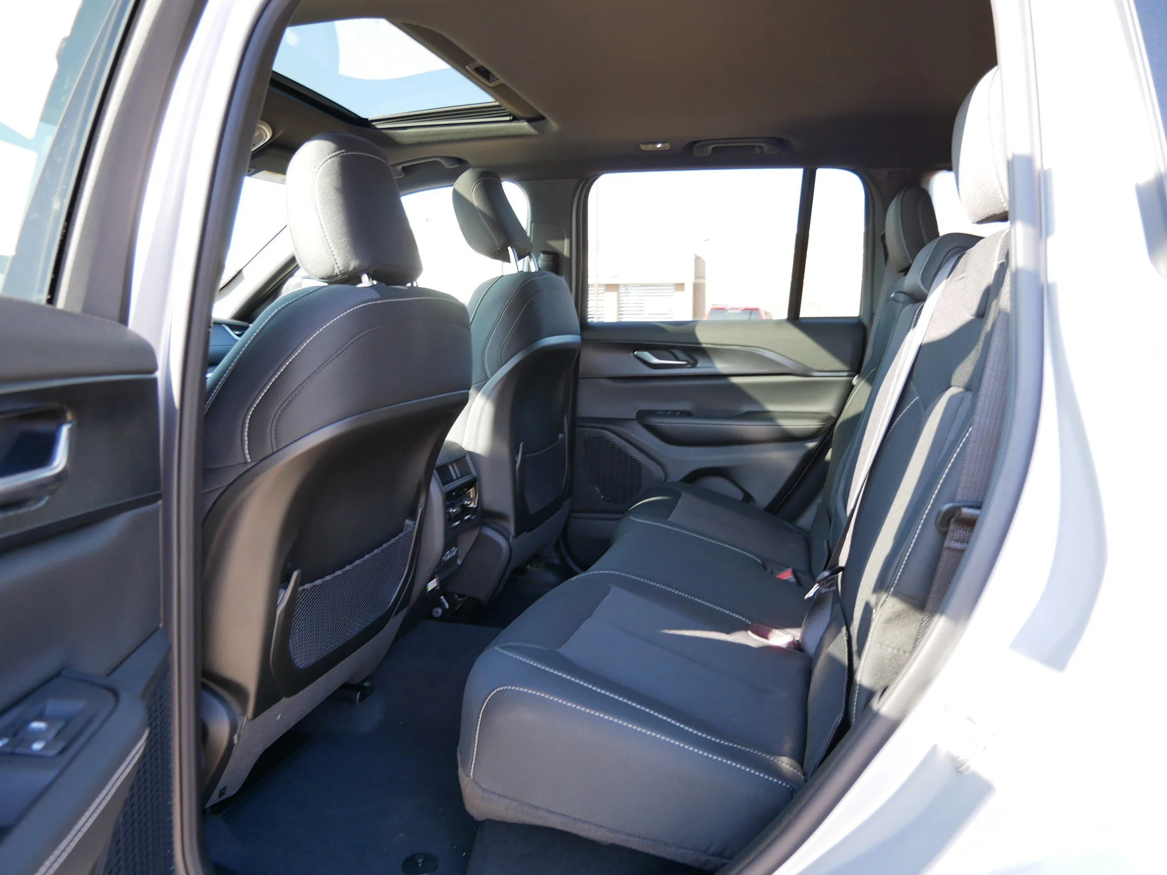 New 2026 Silver Zynith Exterior Paint Jeep Laredo X image 7