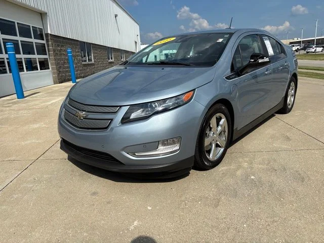 Used 2015 Silver Chevrolet Base image 3