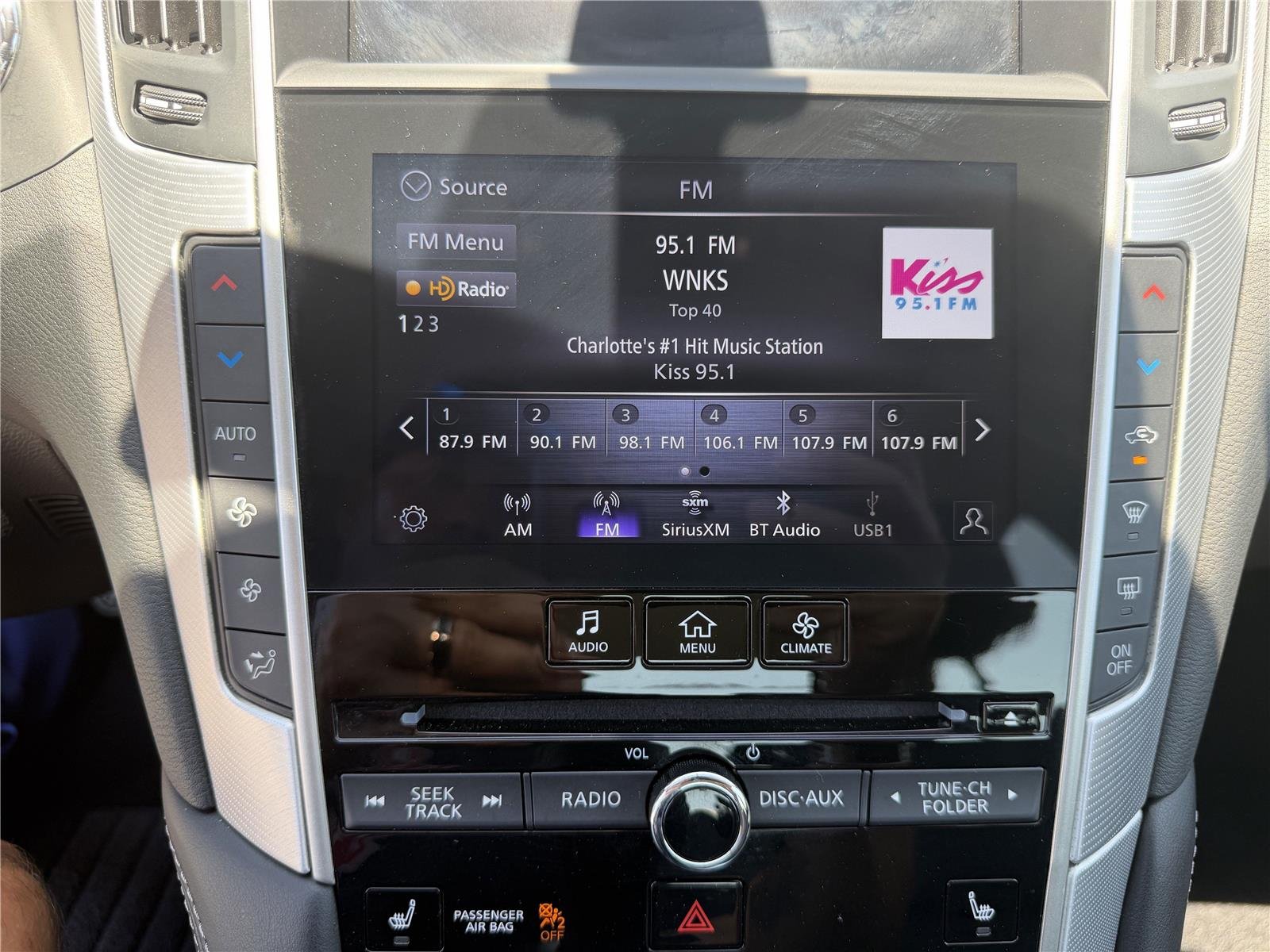 Used 2023 Grand Blue INFINITI LUXE image 7