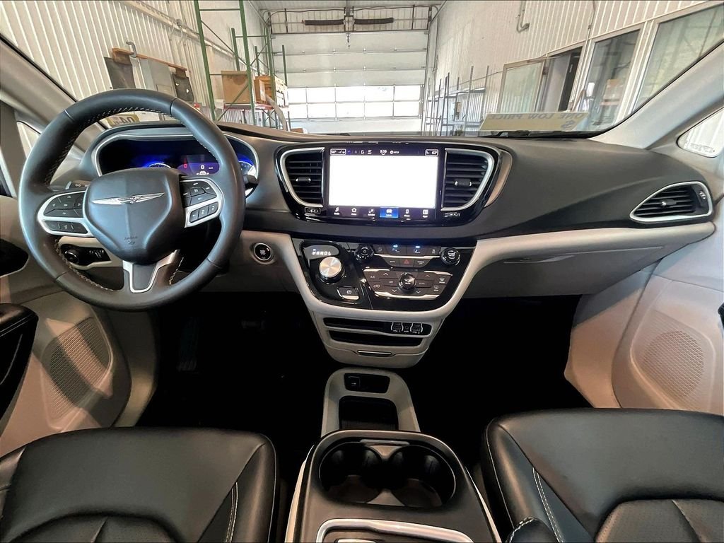 Used 2023 Black Chrysler Touring L image 22