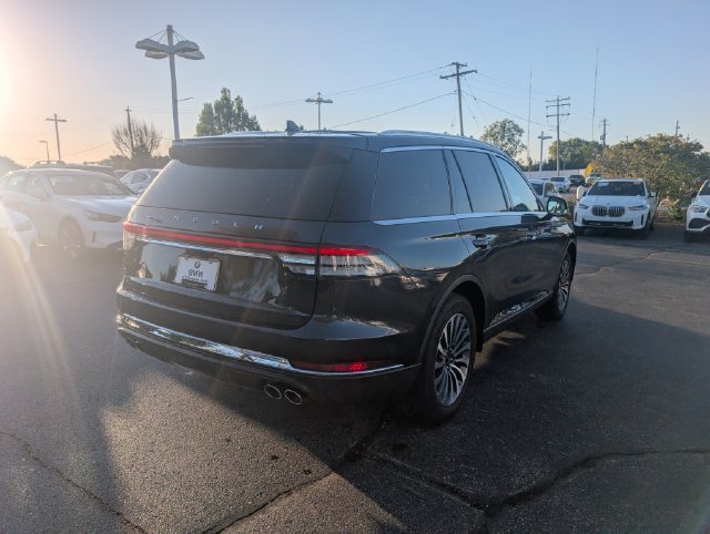 Used 2022 Blue Metallic Lincoln Reserve image 5