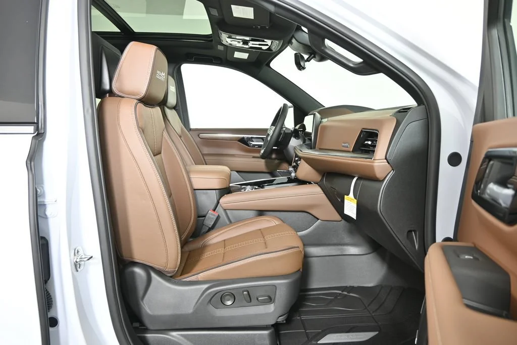 New 2026 Polar White Tricoat Chevrolet High Country image 13