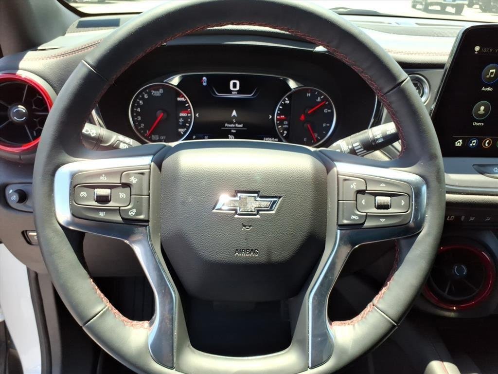 Used 2025 Iridescent Pearl Tricoat Chevrolet RS image 17