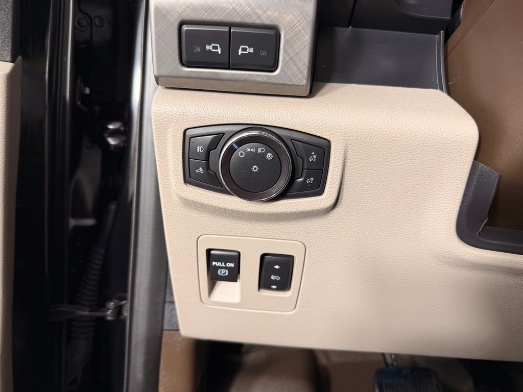 Used 2019 Black Metallic Ford Limited image 23
