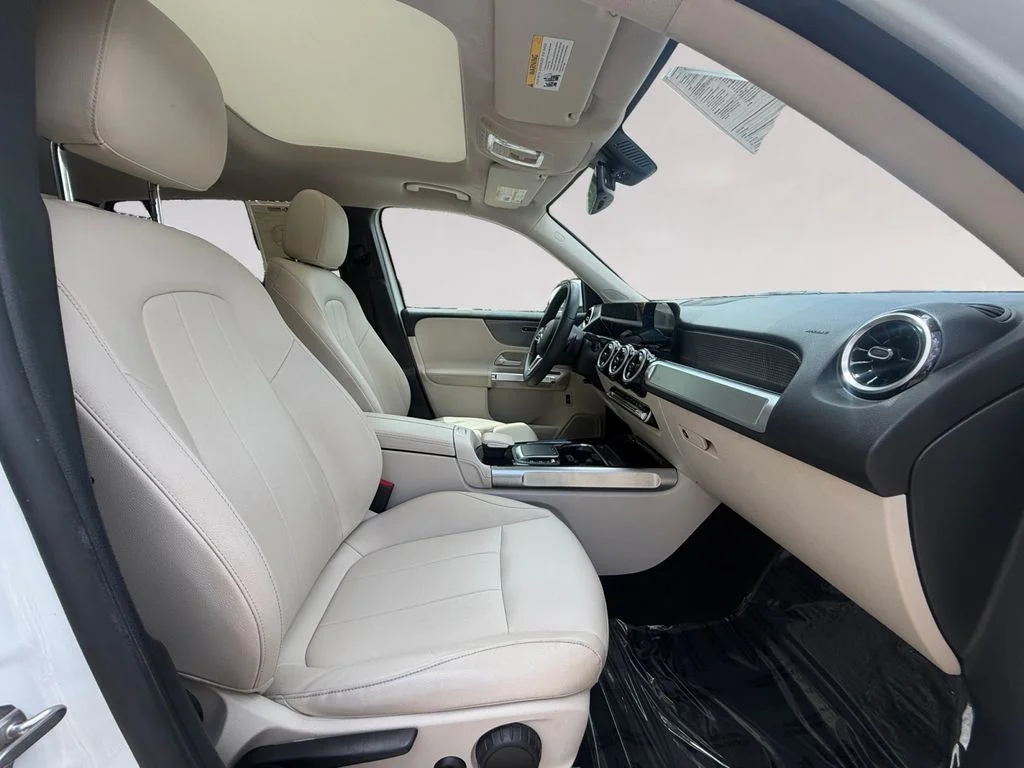 Used 2022  Mercedes-Benz GLB 250 image 17