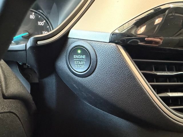 Used 2022 Black Metallic Ford SE image 29