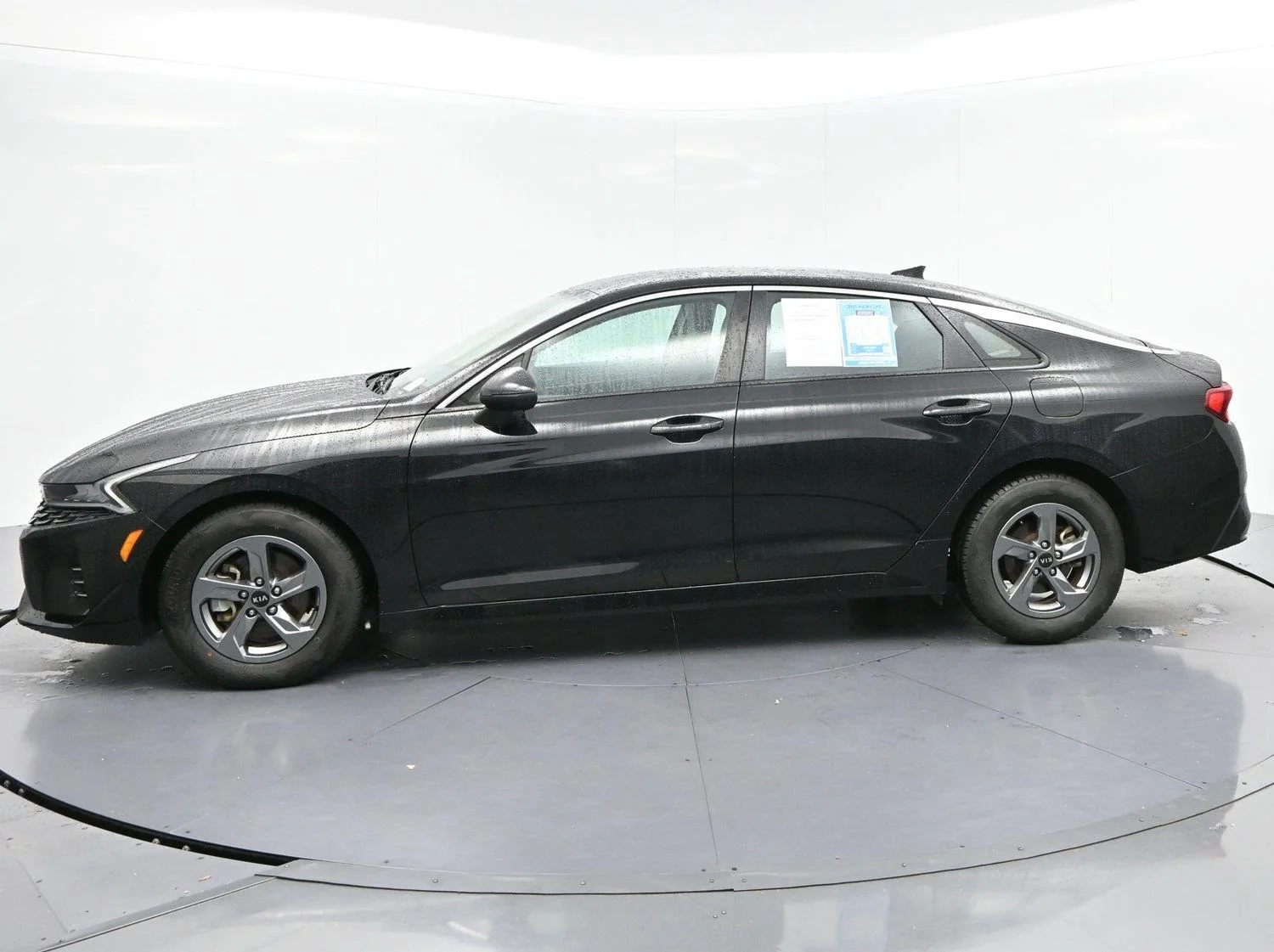 Used 2021 Ebony Black Kia LXS image 4