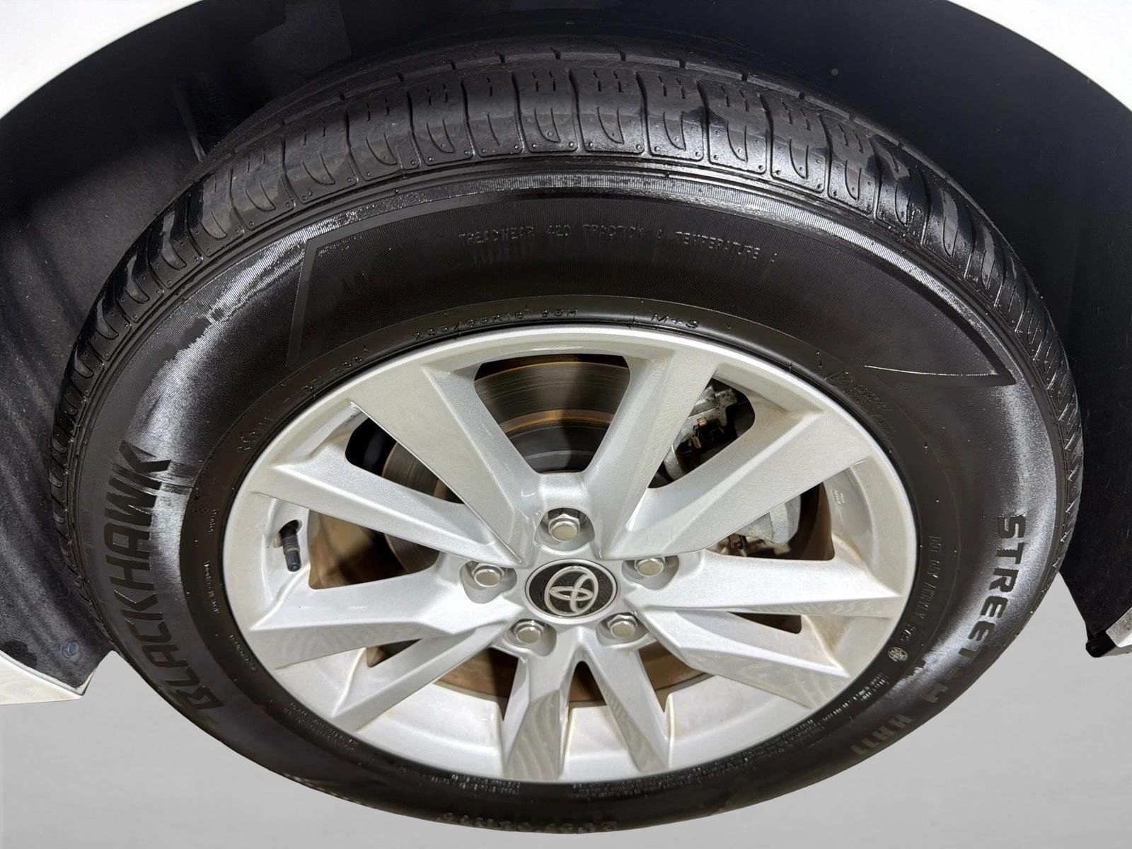 Used 2025 Ice Cap Toyota LE image 19
