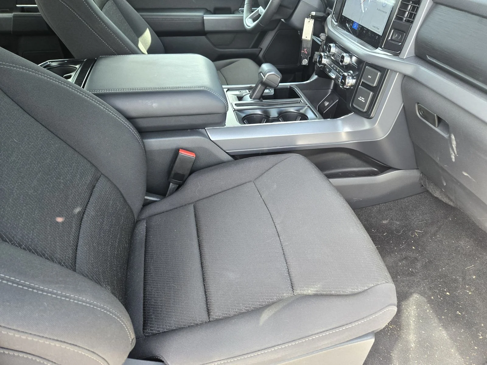 New 2026 Oxford White Ford XLT image 9