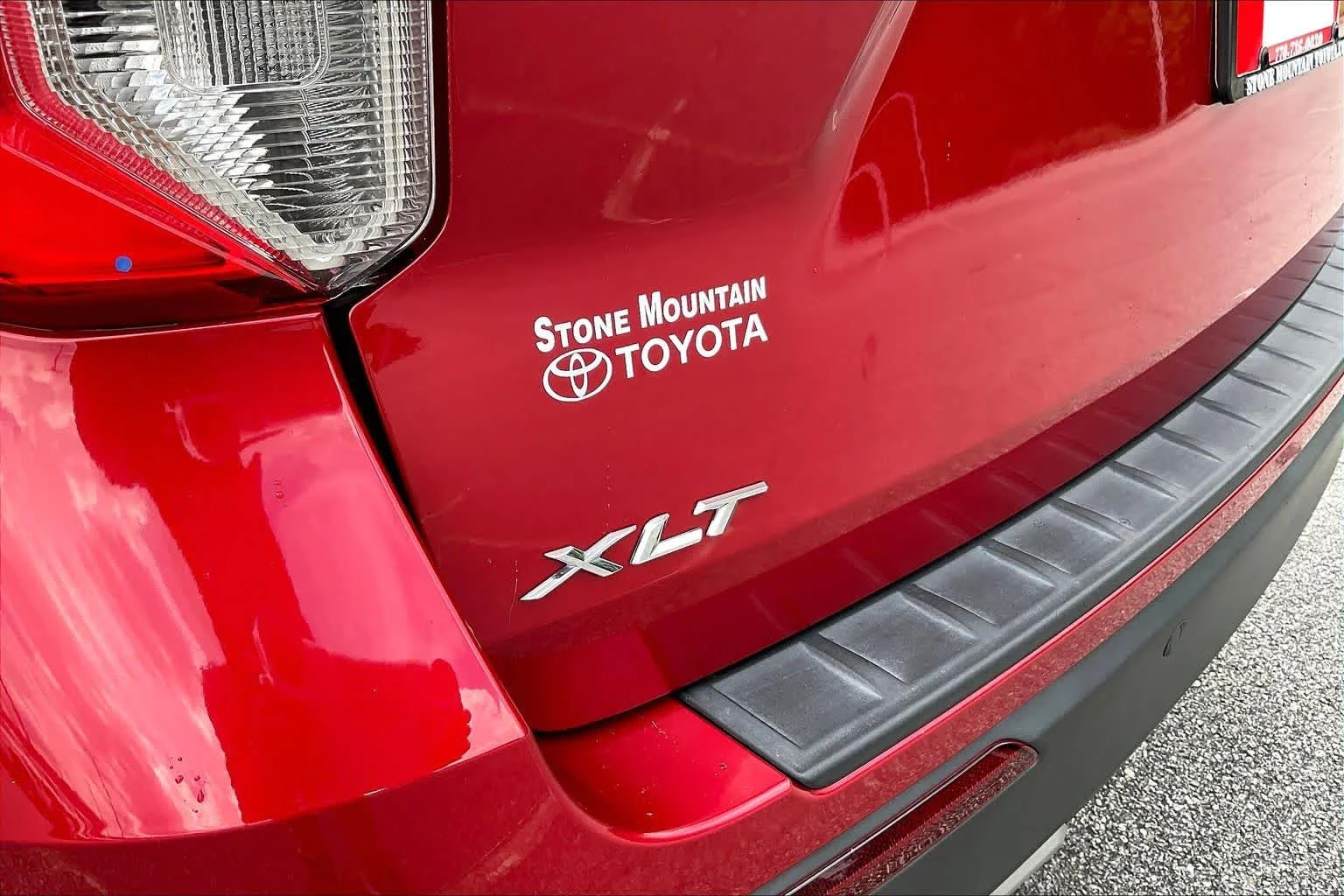 Used 2023 Rapid Red Metallic Tinted Clearcoat Ford XLT image 19