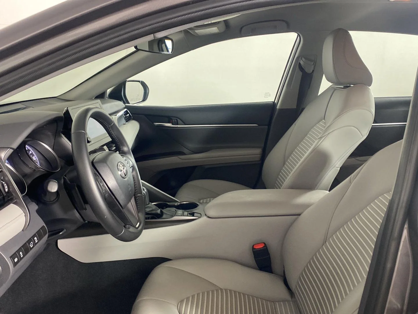 Used 2023 Predawn Gray Mica Toyota SE image 13
