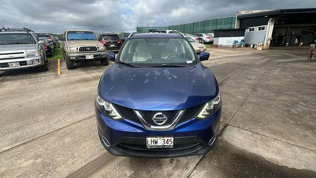 Used 2017 Blue Nissan SL image 8