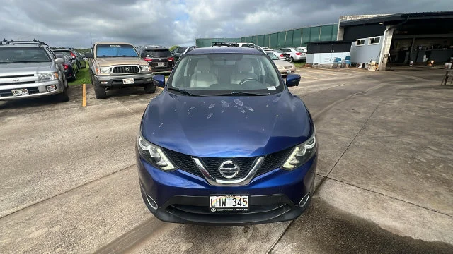 Used 2017 Blue Nissan SL image 8