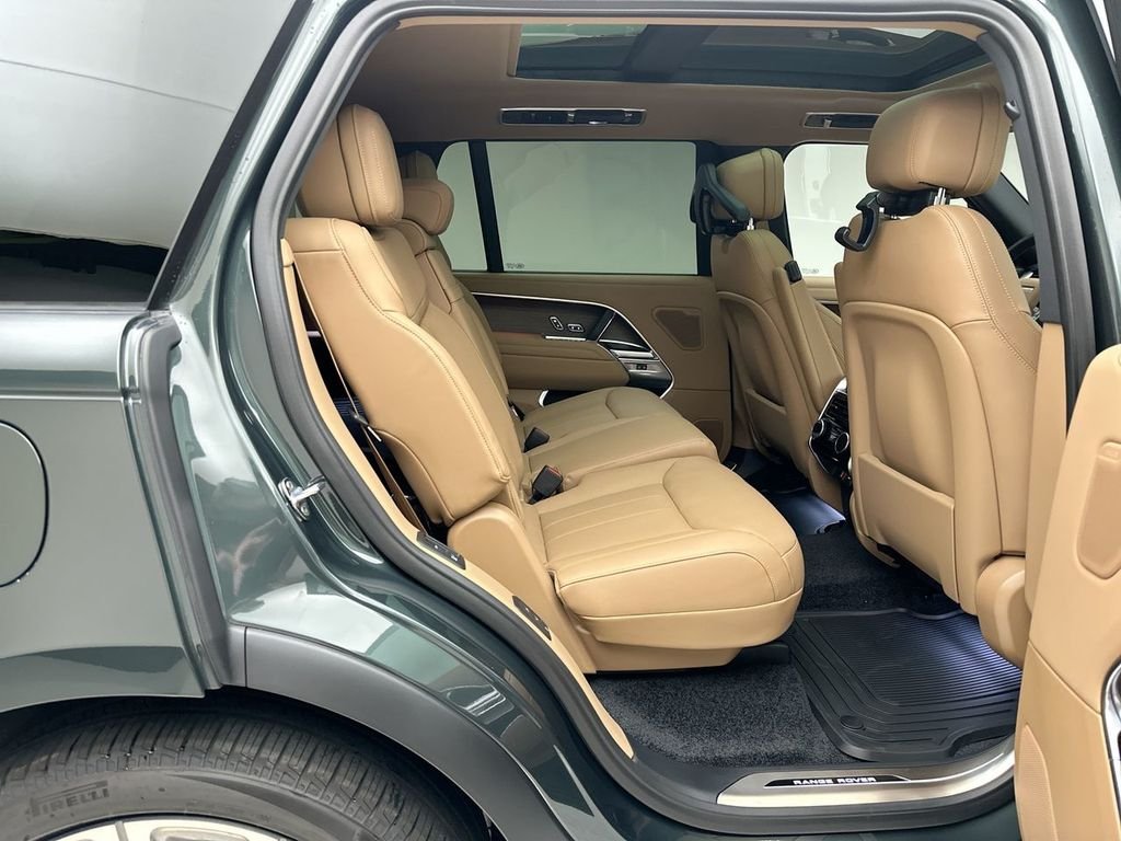 New 2026 Belgravia Green Land Rover SE image 7