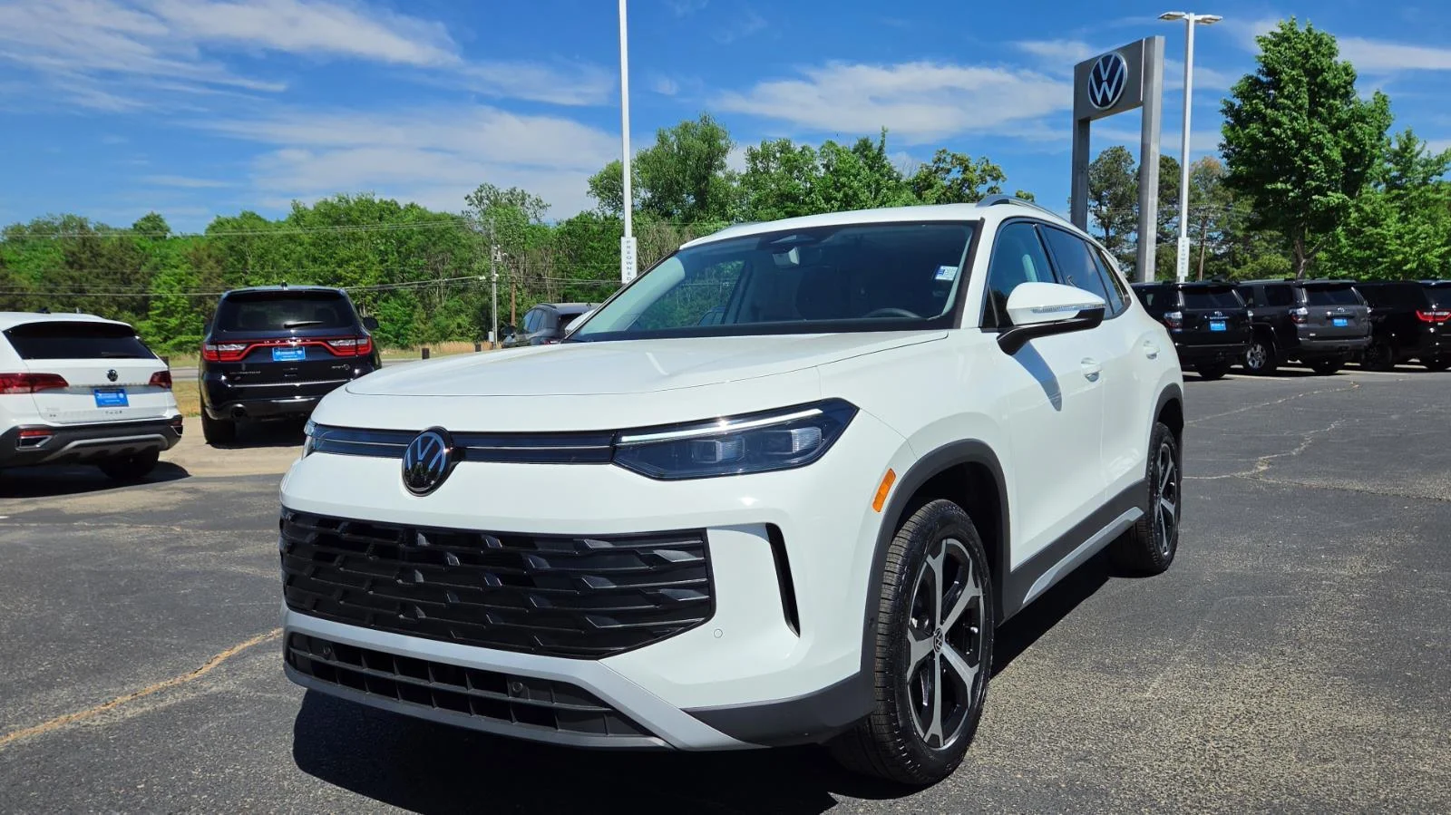 New 2026 Pure White Volkswagen SE image 9