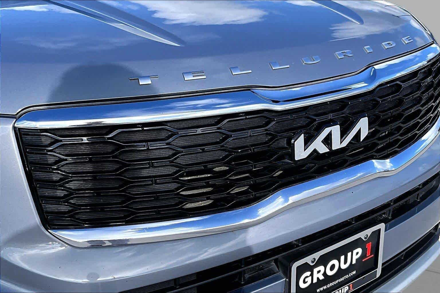 Used 2022 Everlasting Silver Kia LX image 28