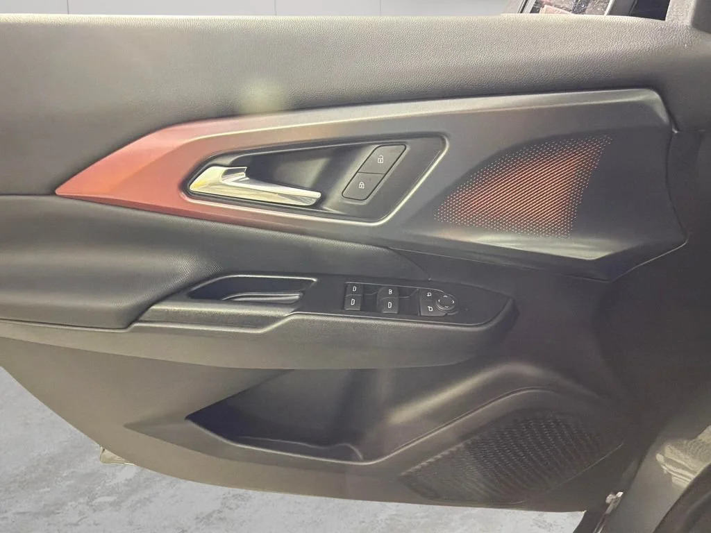 2024 Chevrolet Equinox EV RS - Photo 25